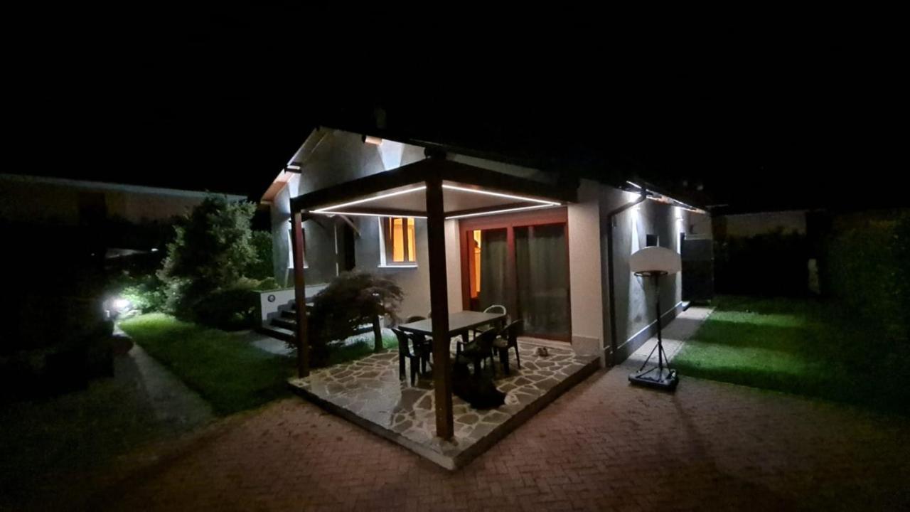 Villa Iris -Pet Friendly Stay - Garden - Private Parking- Bike Friendly Holiday House Colico Kültér fotó