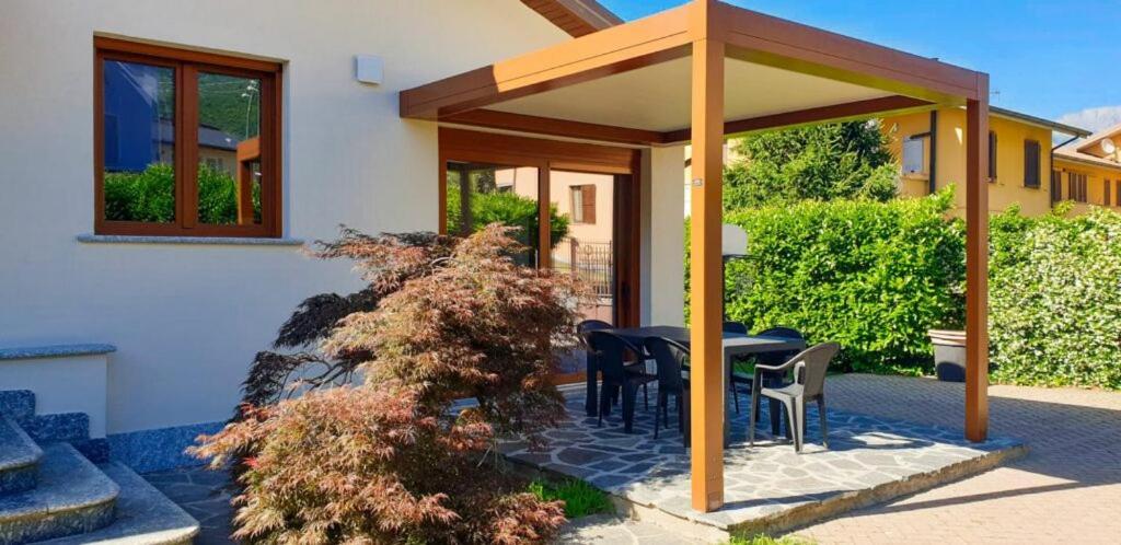 Villa Iris -Pet Friendly Stay - Garden - Private Parking- Bike Friendly Holiday House Colico Kültér fotó