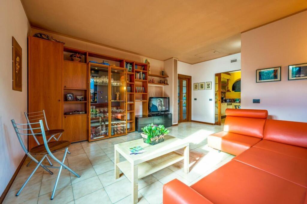 Villa Iris -Pet Friendly Stay - Garden - Private Parking- Bike Friendly Holiday House Colico Kültér fotó