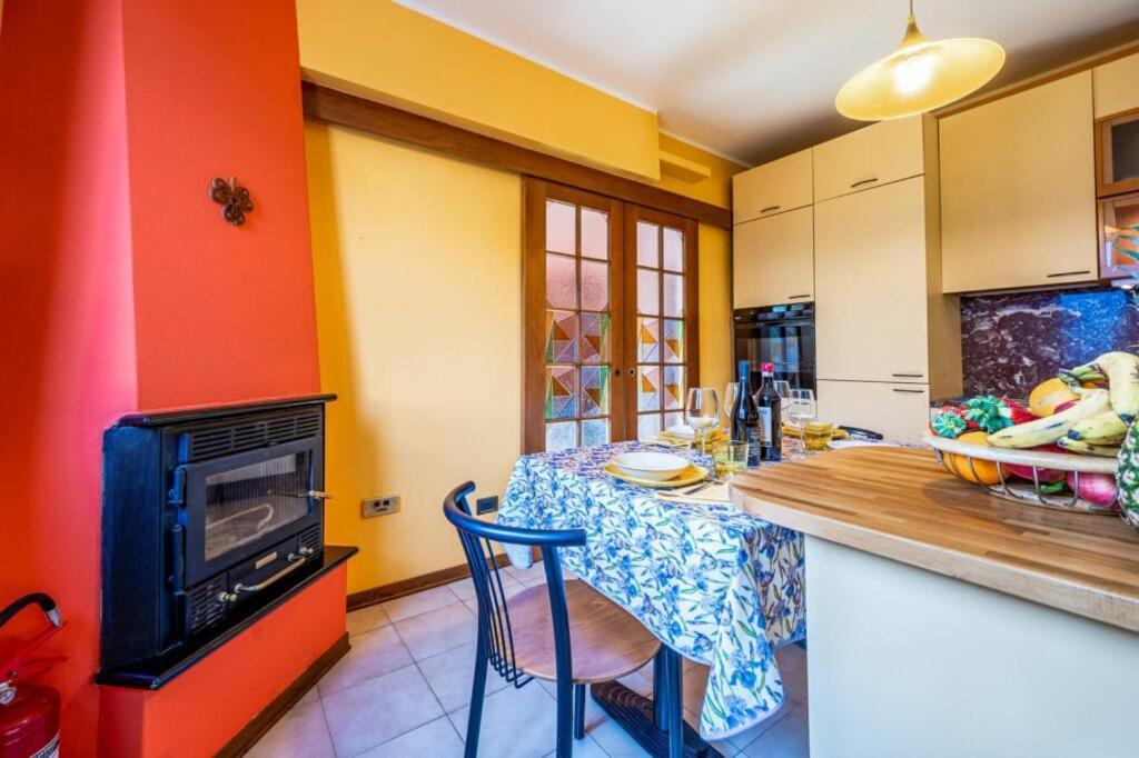 Villa Iris -Pet Friendly Stay - Garden - Private Parking- Bike Friendly Holiday House Colico Kültér fotó