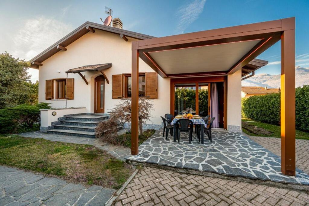 Villa Iris -Pet Friendly Stay - Garden - Private Parking- Bike Friendly Holiday House Colico Kültér fotó