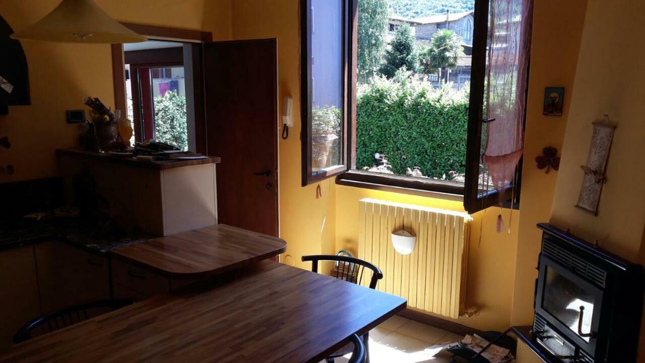 Villa Iris -Pet Friendly Stay - Garden - Private Parking- Bike Friendly Holiday House Colico Kültér fotó
