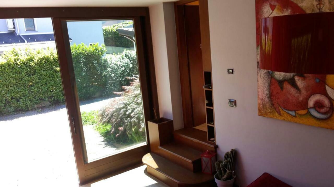 Villa Iris -Pet Friendly Stay - Garden - Private Parking- Bike Friendly Holiday House Colico Kültér fotó