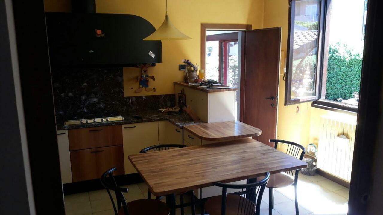 Villa Iris -Pet Friendly Stay - Garden - Private Parking- Bike Friendly Holiday House Colico Kültér fotó