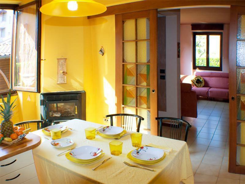 Villa Iris -Pet Friendly Stay - Garden - Private Parking- Bike Friendly Holiday House Colico Kültér fotó
