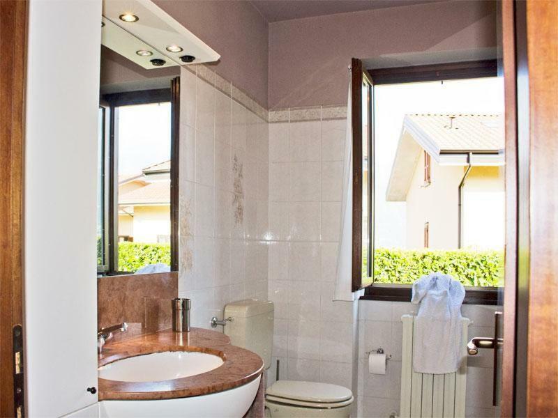 Villa Iris -Pet Friendly Stay - Garden - Private Parking- Bike Friendly Holiday House Colico Kültér fotó